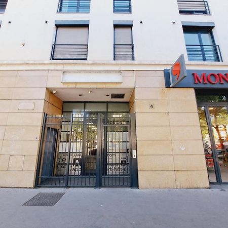 Le Valmy: Appartement Lumineux Au Pied Du Metro Lyon Luaran gambar