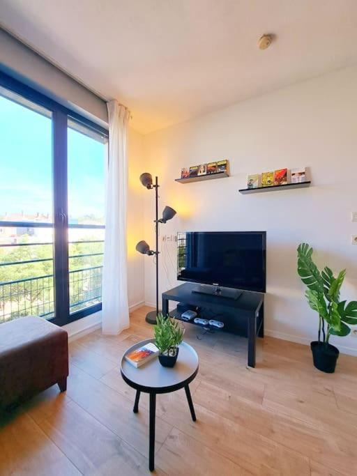 Le Valmy: Appartement Lumineux Au Pied Du Metro Lyon Luaran gambar