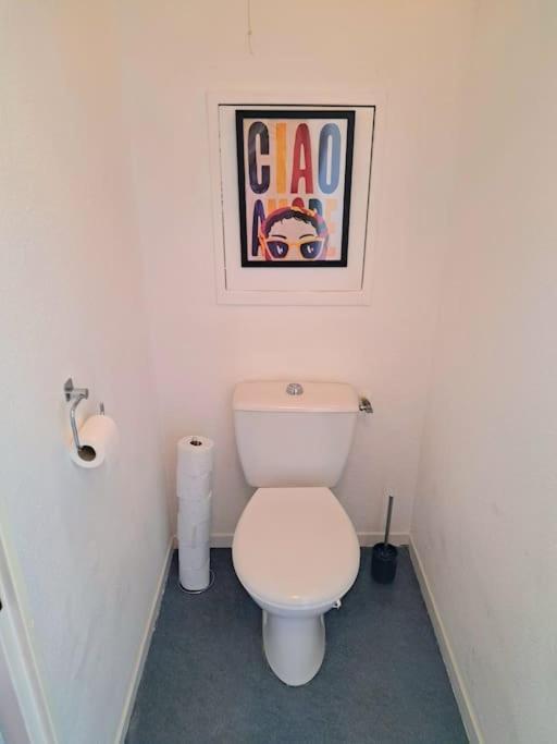 Le Valmy: Appartement Lumineux Au Pied Du Metro Lyon Luaran gambar