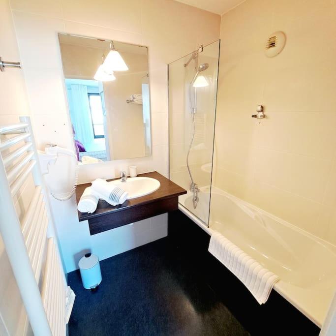 Le Valmy: Appartement Lumineux Au Pied Du Metro Lyon Luaran gambar