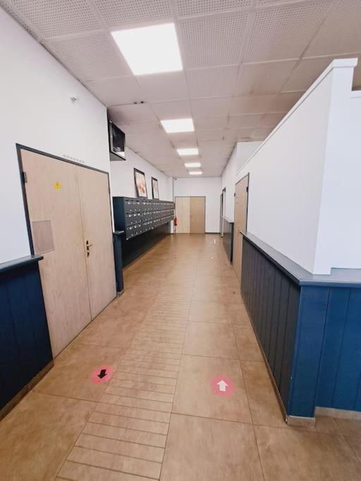 Le Valmy: Appartement Lumineux Au Pied Du Metro Lyon Luaran gambar
